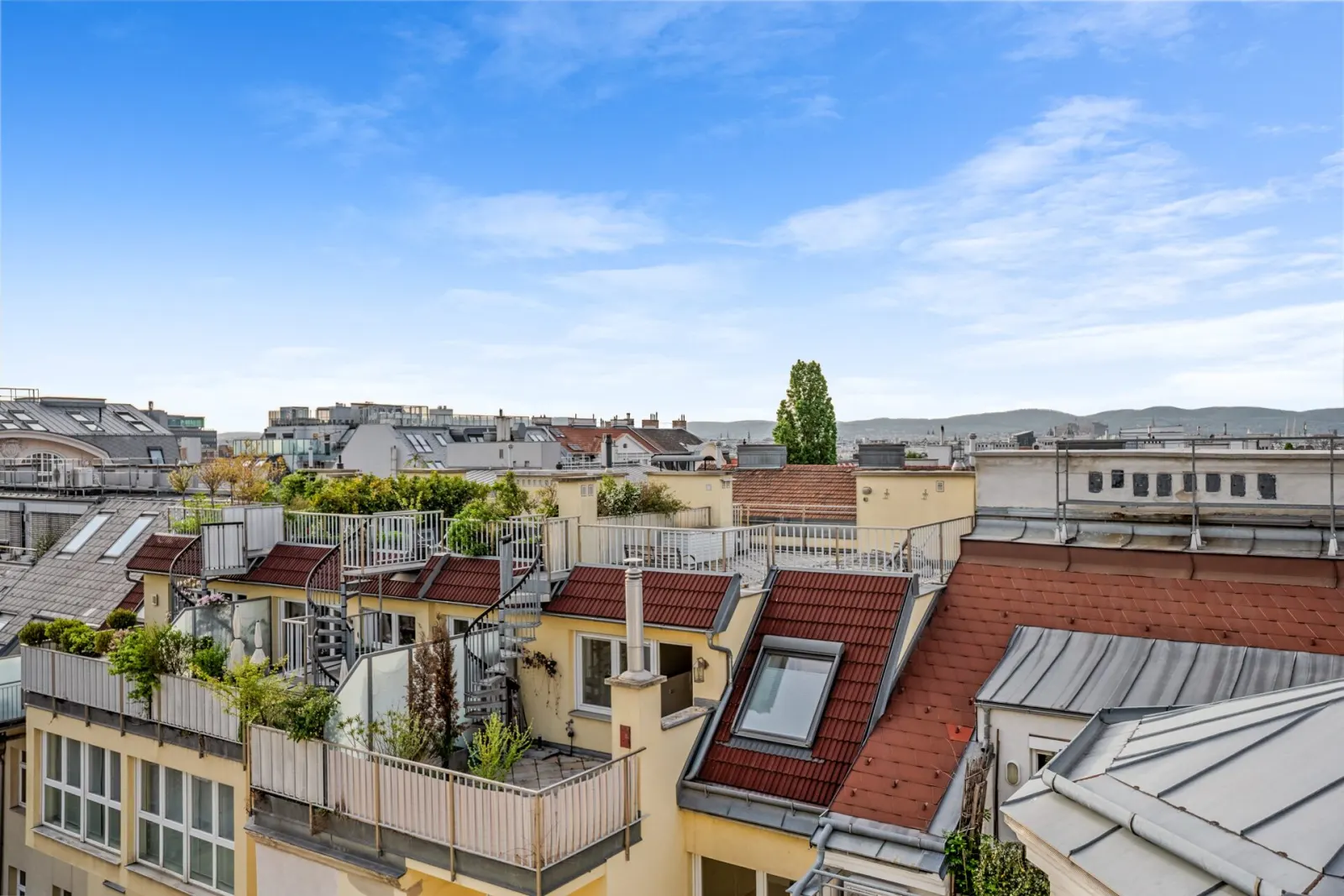 Dachterrasse mit Blick über Wien – Immobilienfoto